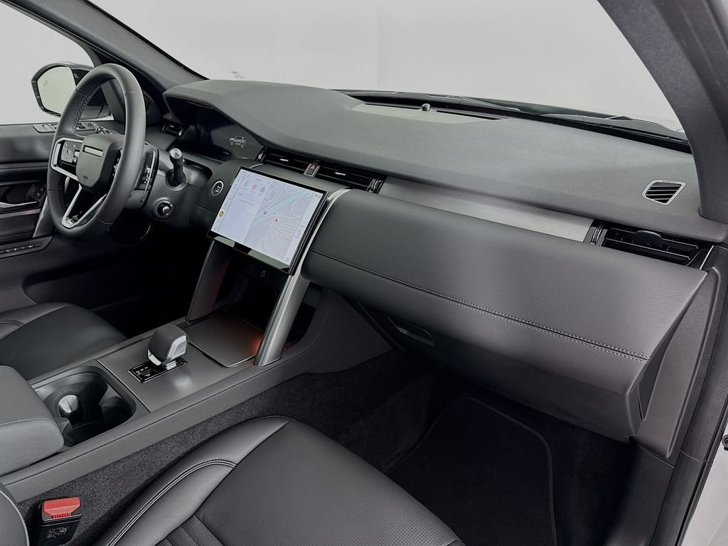 New 2025 Fuji White Land Rover SE image 31