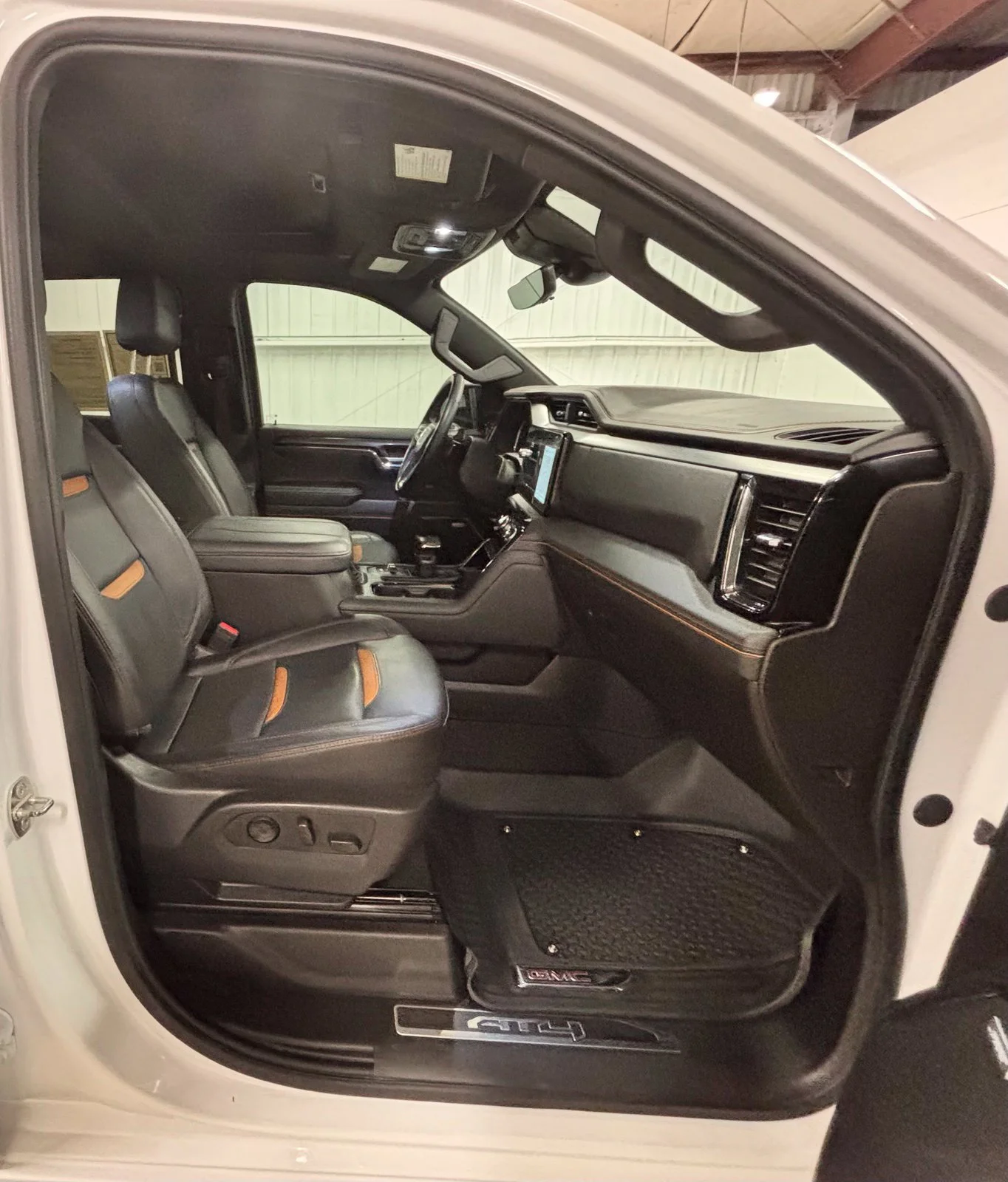 Used 2024 White GMC AT4 image 18