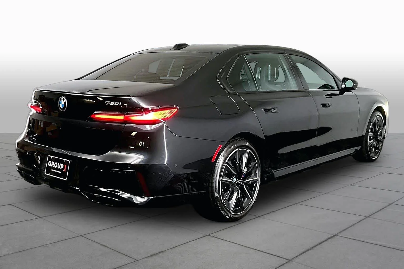 Used 2023 Black Sapphire Metallic BMW 760i xDrive image 13