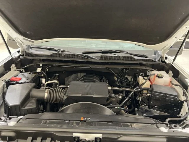 Used 2025 Summit White Chevrolet Custom image 25