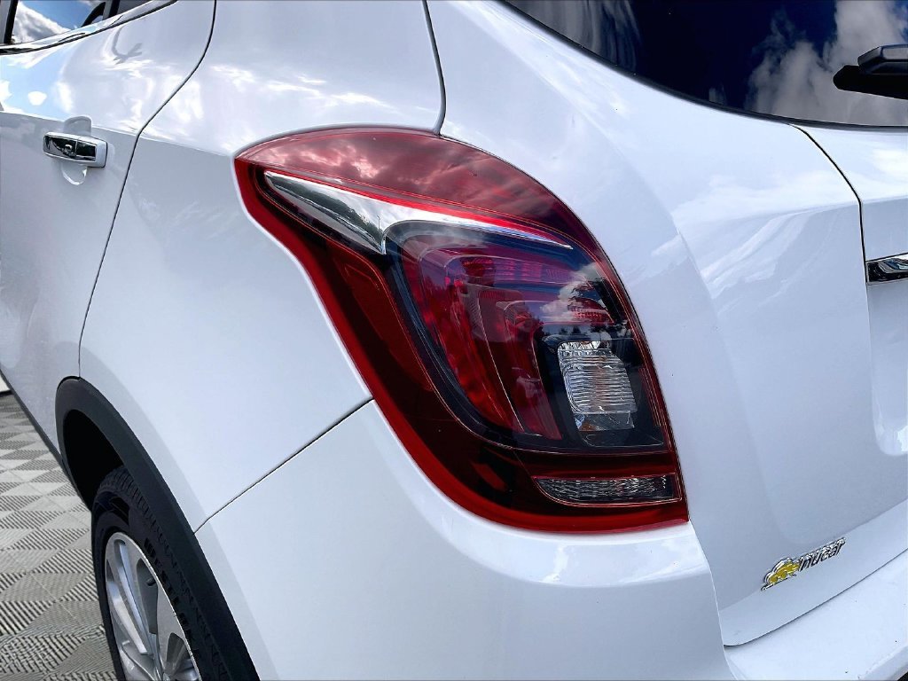 Used 2020 Summit White Buick Preferred image 30