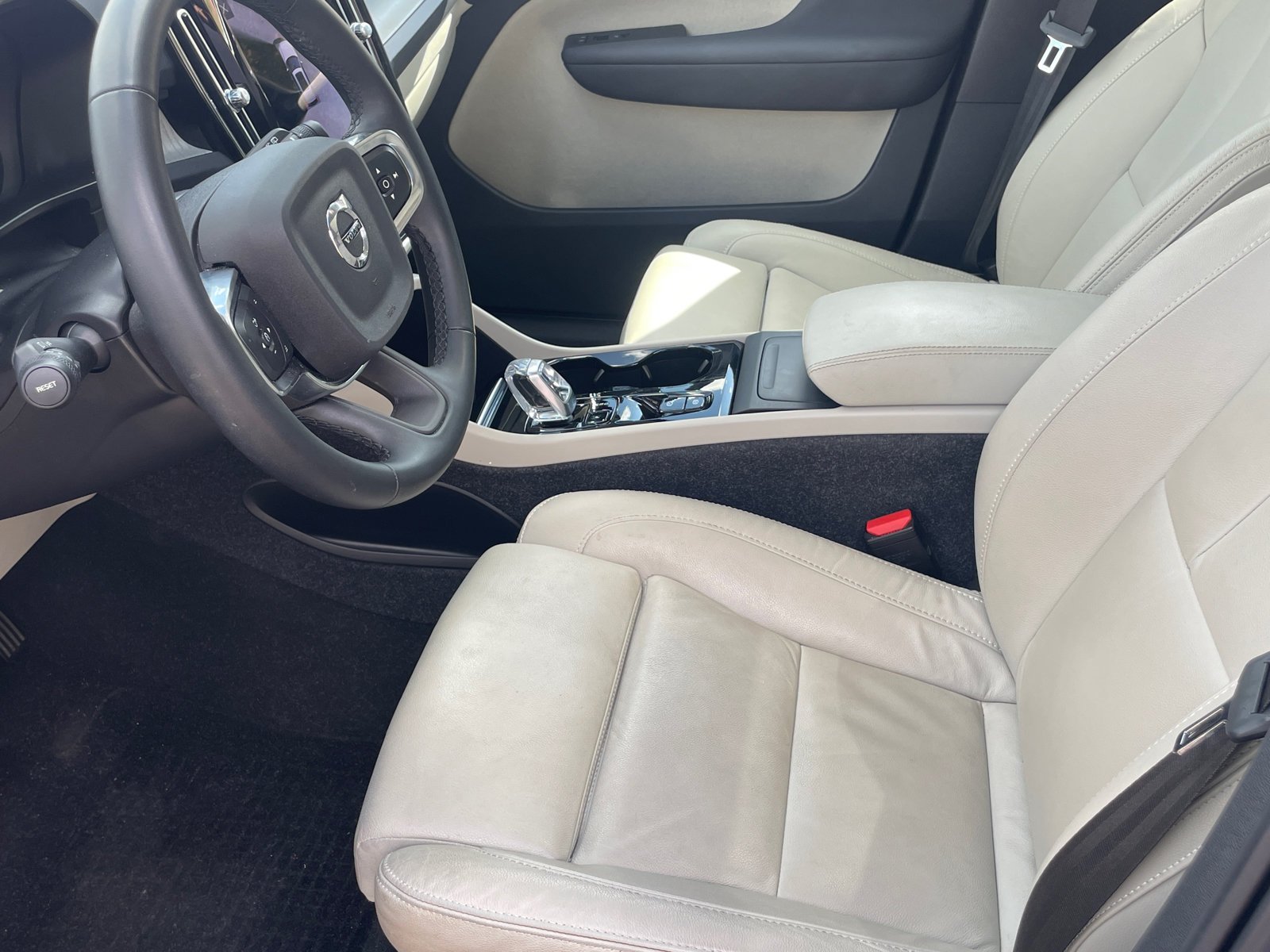 Used 2023 Thunder Grey Metallic Volvo Ultimate Dark Theme image 10