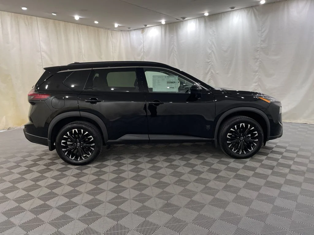 2026 Nissan Rogue Dark Armor - Photo 4