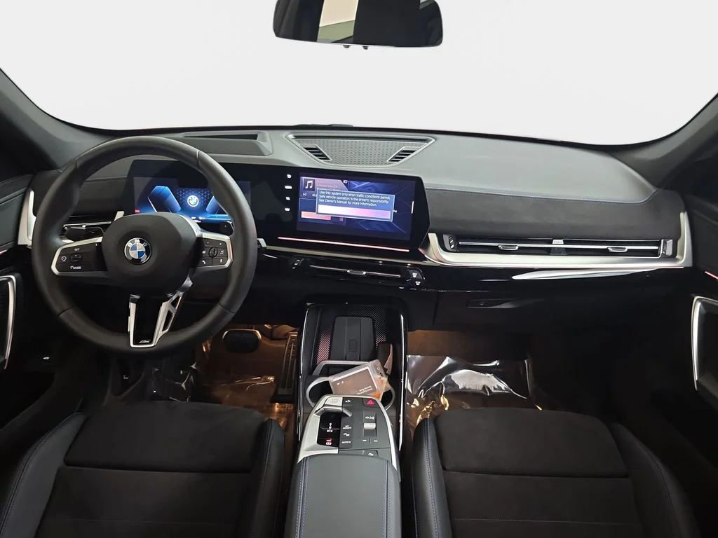 Used 2026 Vegas Red Metallic BMW xDrive28i image 12