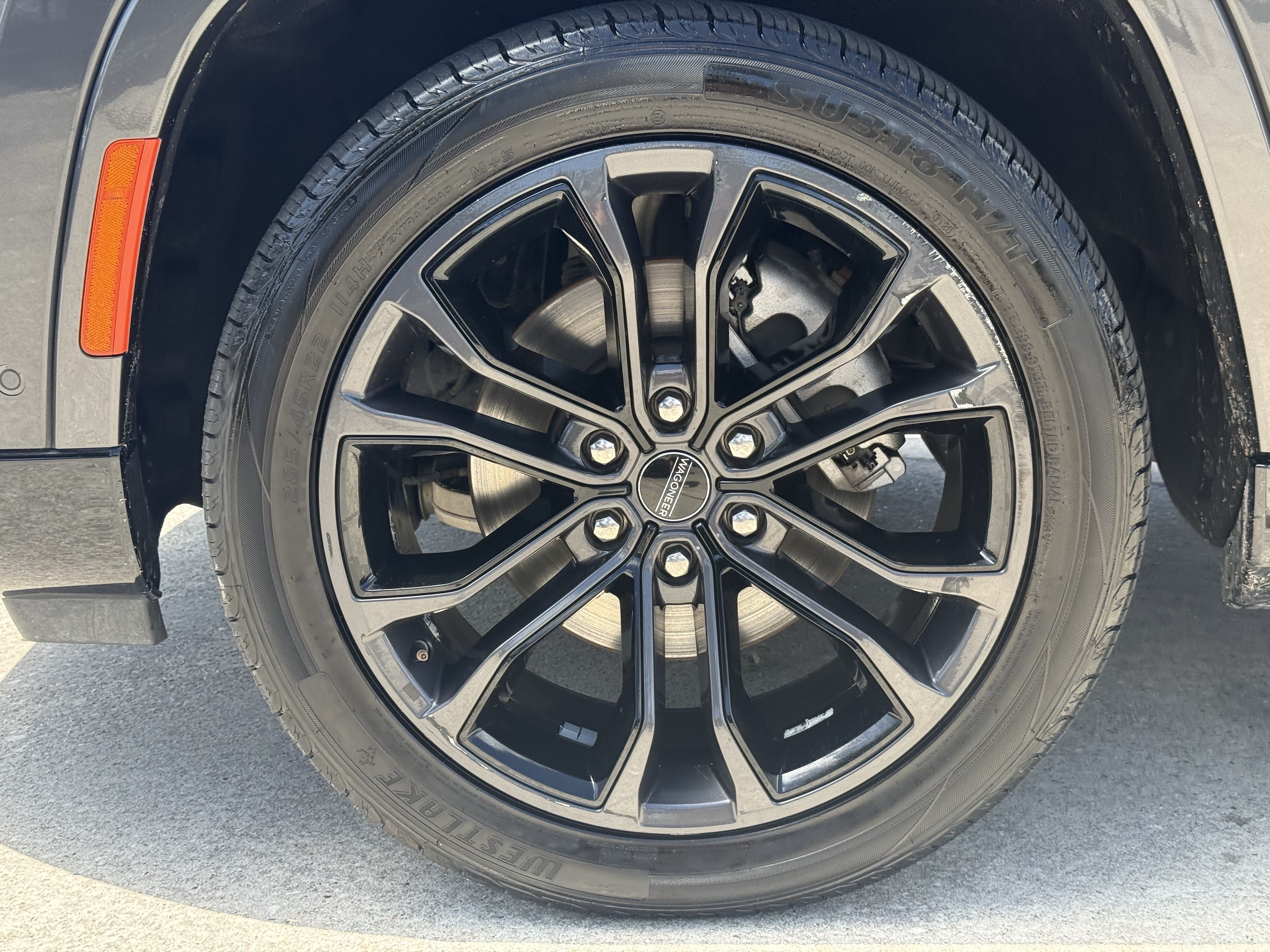 Used 2024 Baltic Gray Metallic Clearcoat Jeep  image 11