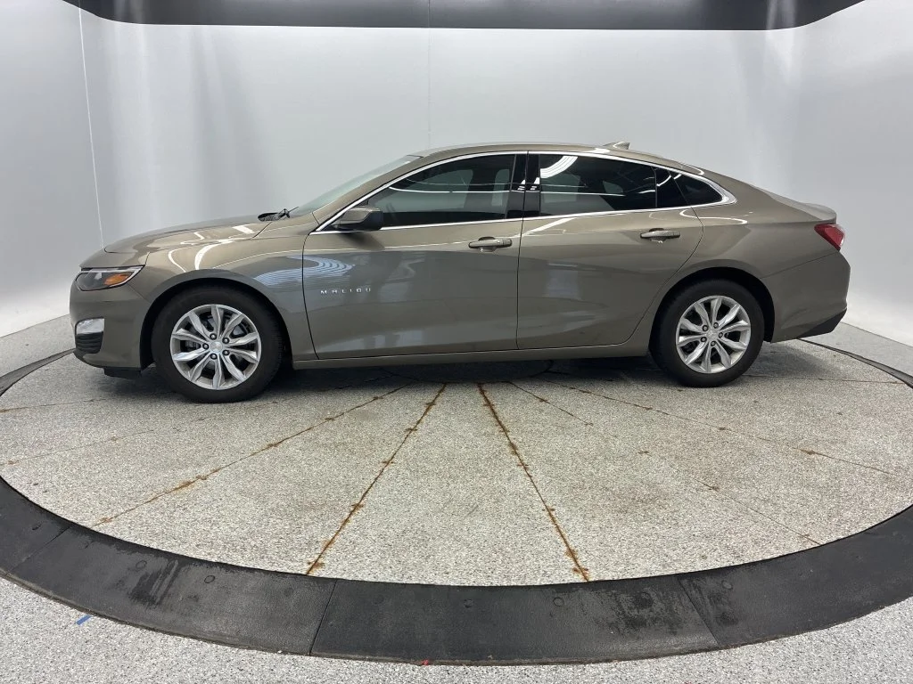 Used 2020 Chevrolet Malibu 1LT with VIN 1G1ZD5ST2LF073591 for sale in Coon Rapids, Minnesota