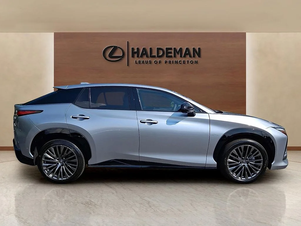Certified Used 2023 IRIDIUM Lexus 450e Luxury image 7
