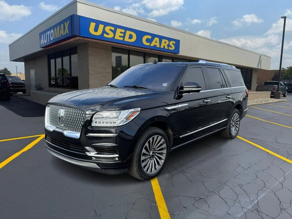 Used 2019 Black Metallic Lincoln Reserve image 1