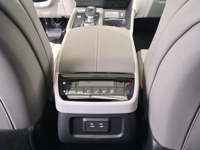 New 2027 RADIANT WHITE INFINITI Luxe AWD image 24