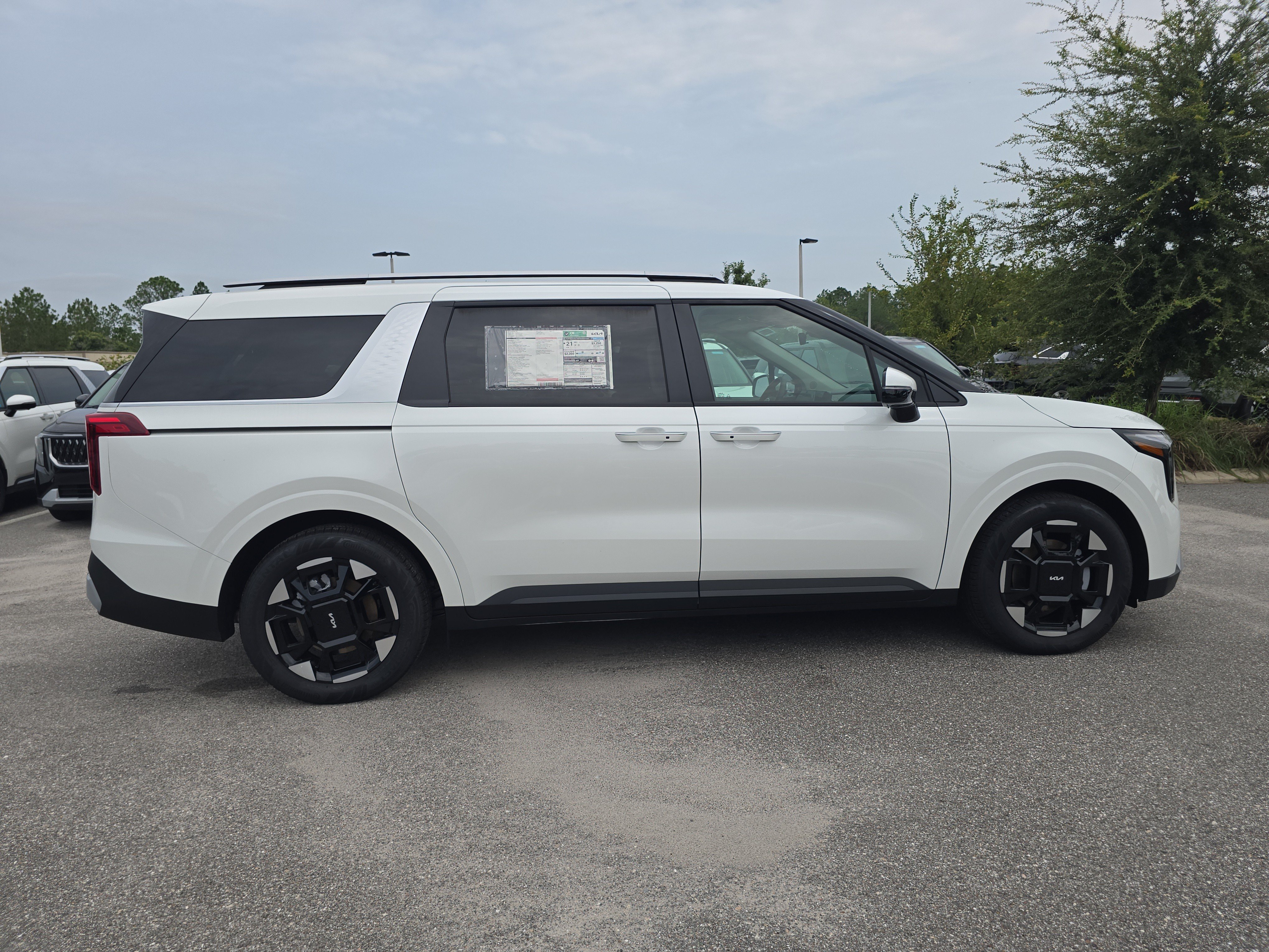 New 2026 Snow White Pearl Kia EX image 9
