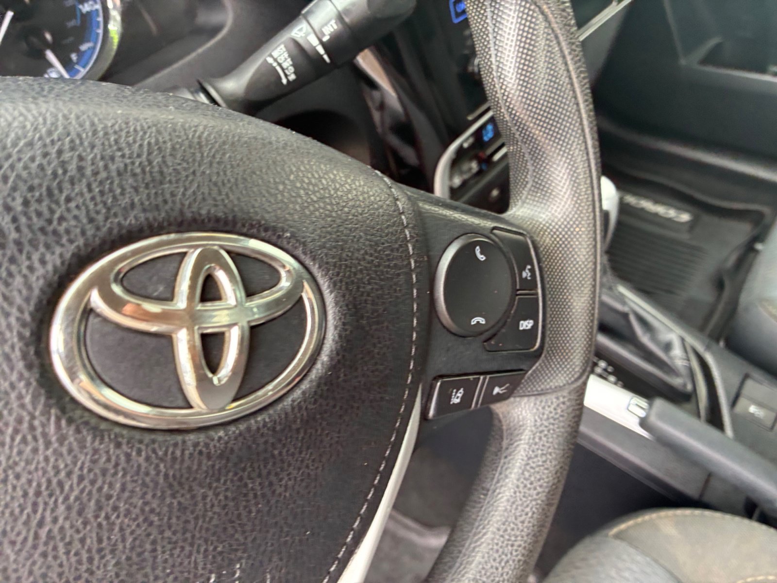 Used 2018 Classic Silver Metallic Toyota LE image 12