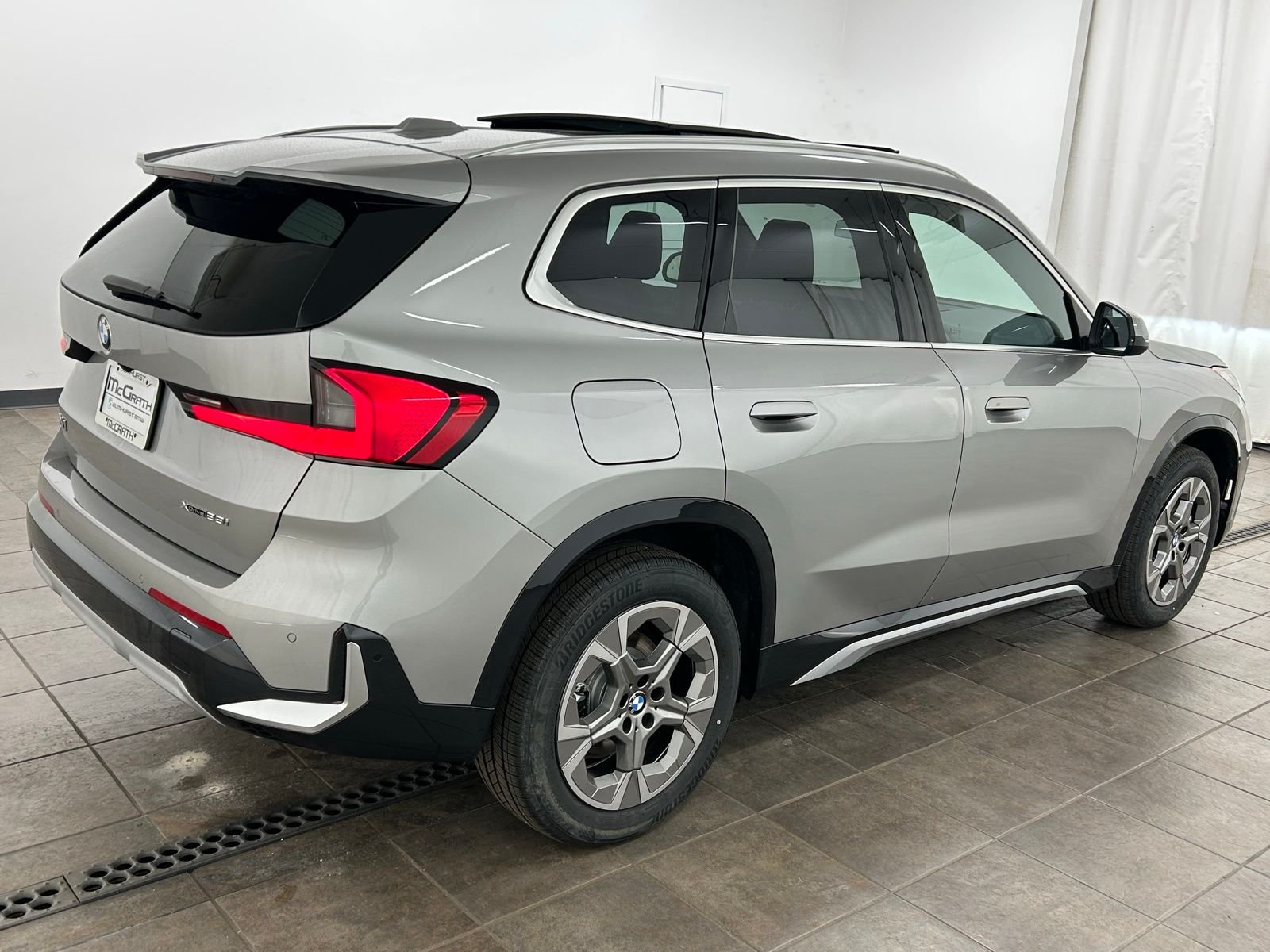 New 2026 Space Silver Metallic BMW xDrive28i image 7