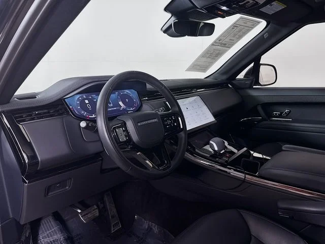Used 2024 Black Land Rover Dynamic SE image 9