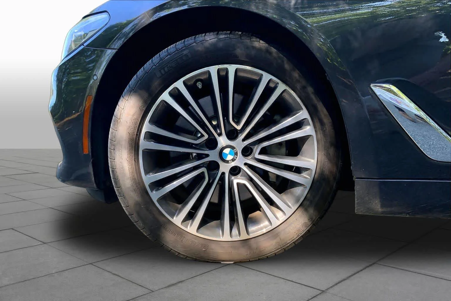 Used 2017 Dark Graphite Metallic BMW 540i xDrive image 10