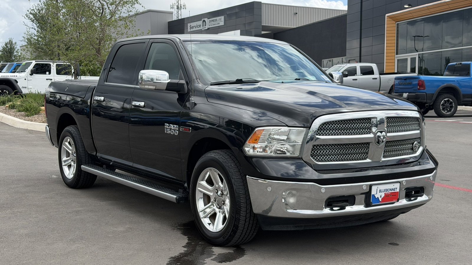 Used 2018 Brilliant Black Crystal Pearlcoat Ram Lone Star Silver image 3