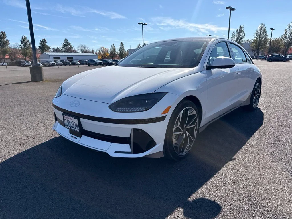 Used 2023 Serenity White Hyundai Limited image 3