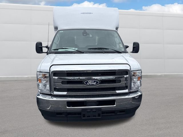 New 2026 Oxford White Ford E-350 SRW image 7