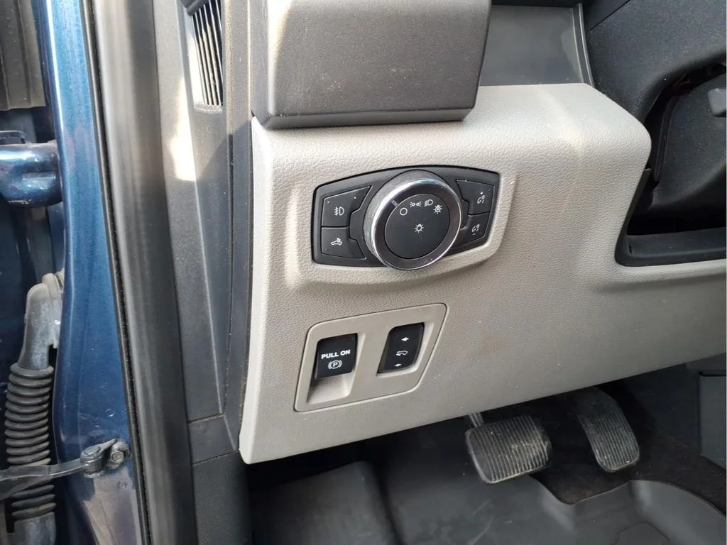 Used 2019 Blue Ford XLT image 16