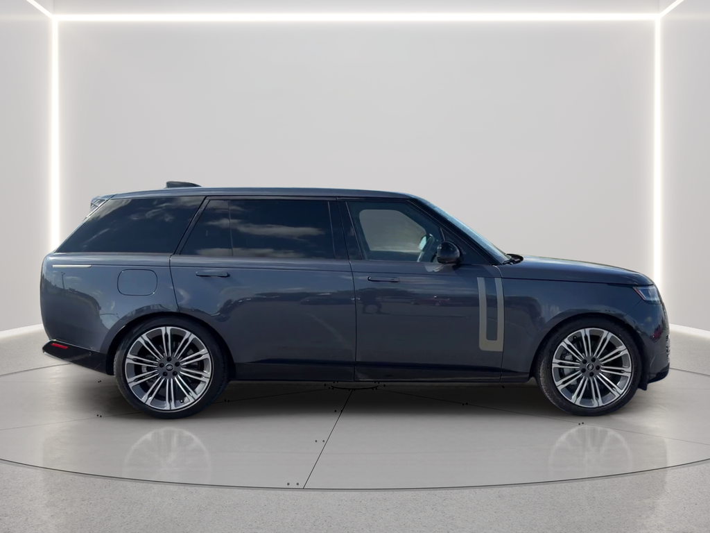 Used 2024 Blue Land Rover SE image 4