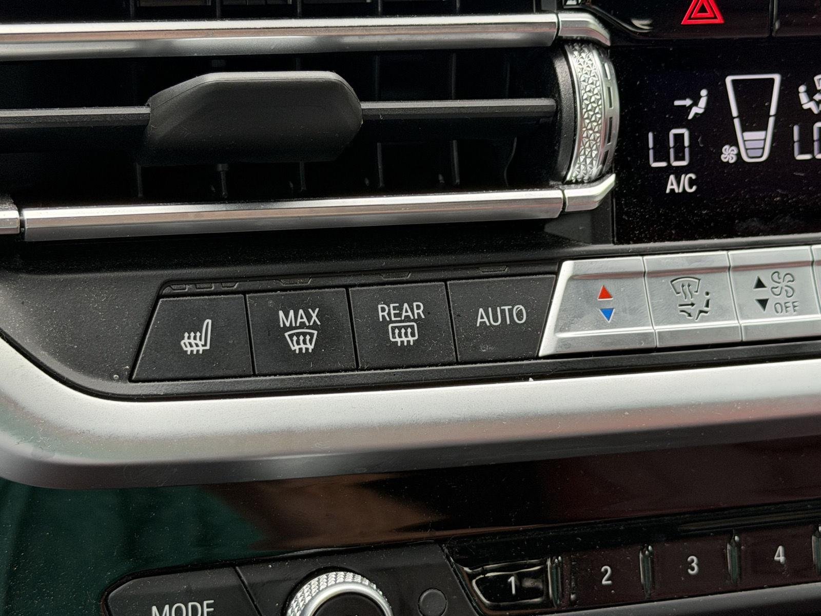 Used 2022 Mineral White Metallic BMW xDrive30i image 9
