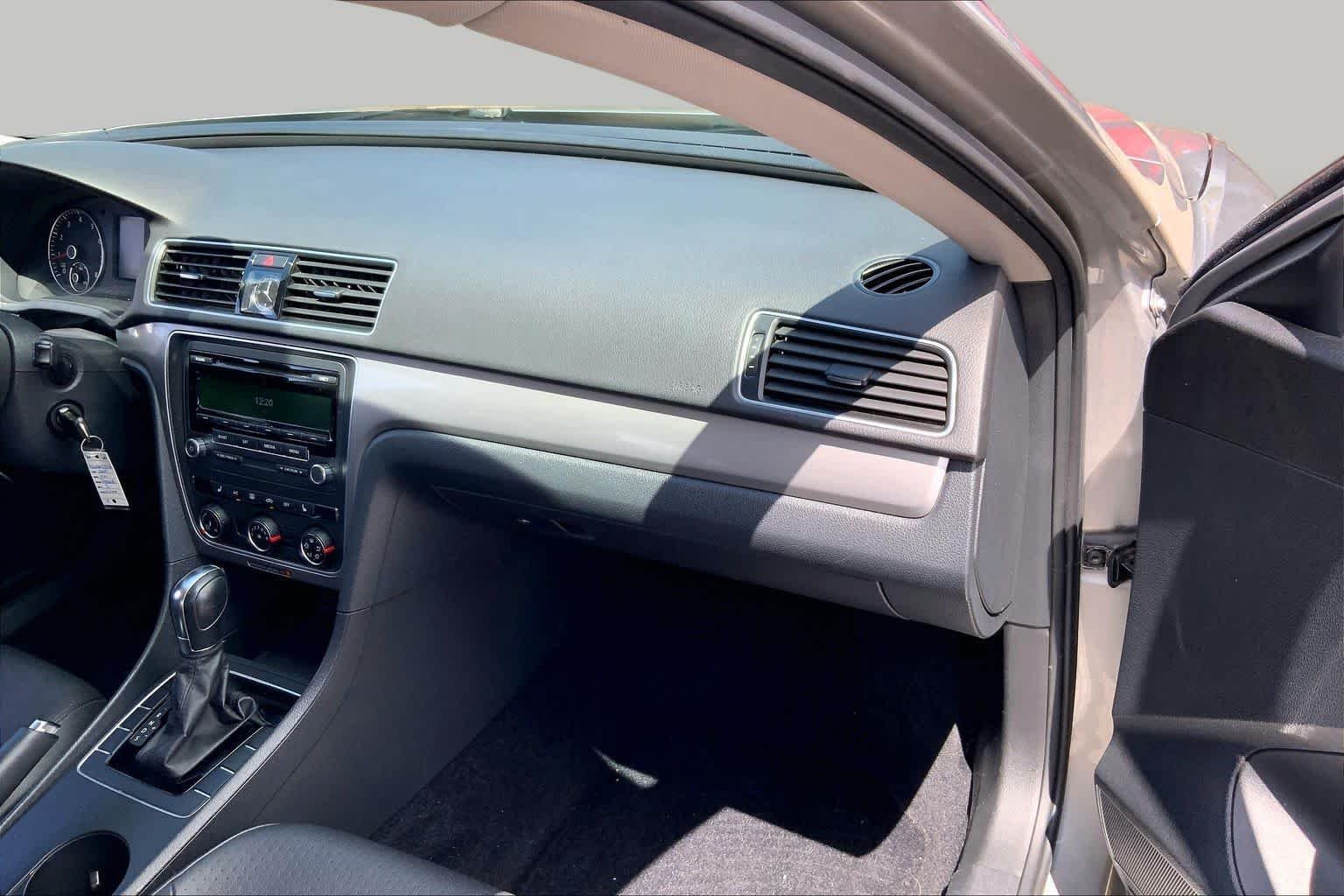 Used 2014 Reflex Silver Metallic Volkswagen S image 18