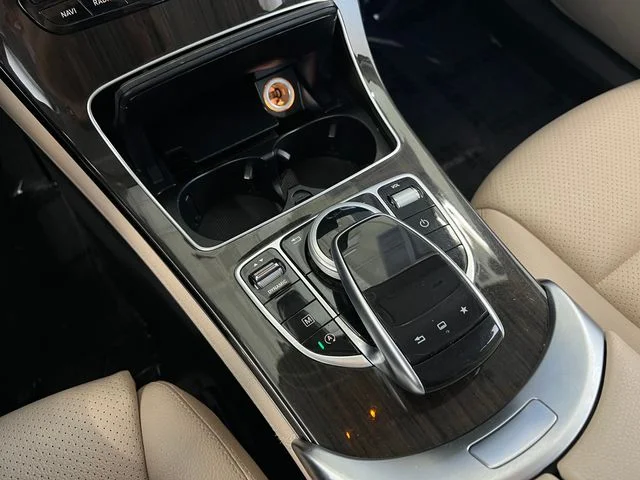 Used 2016 White Mercedes-Benz GLC 300 image 21