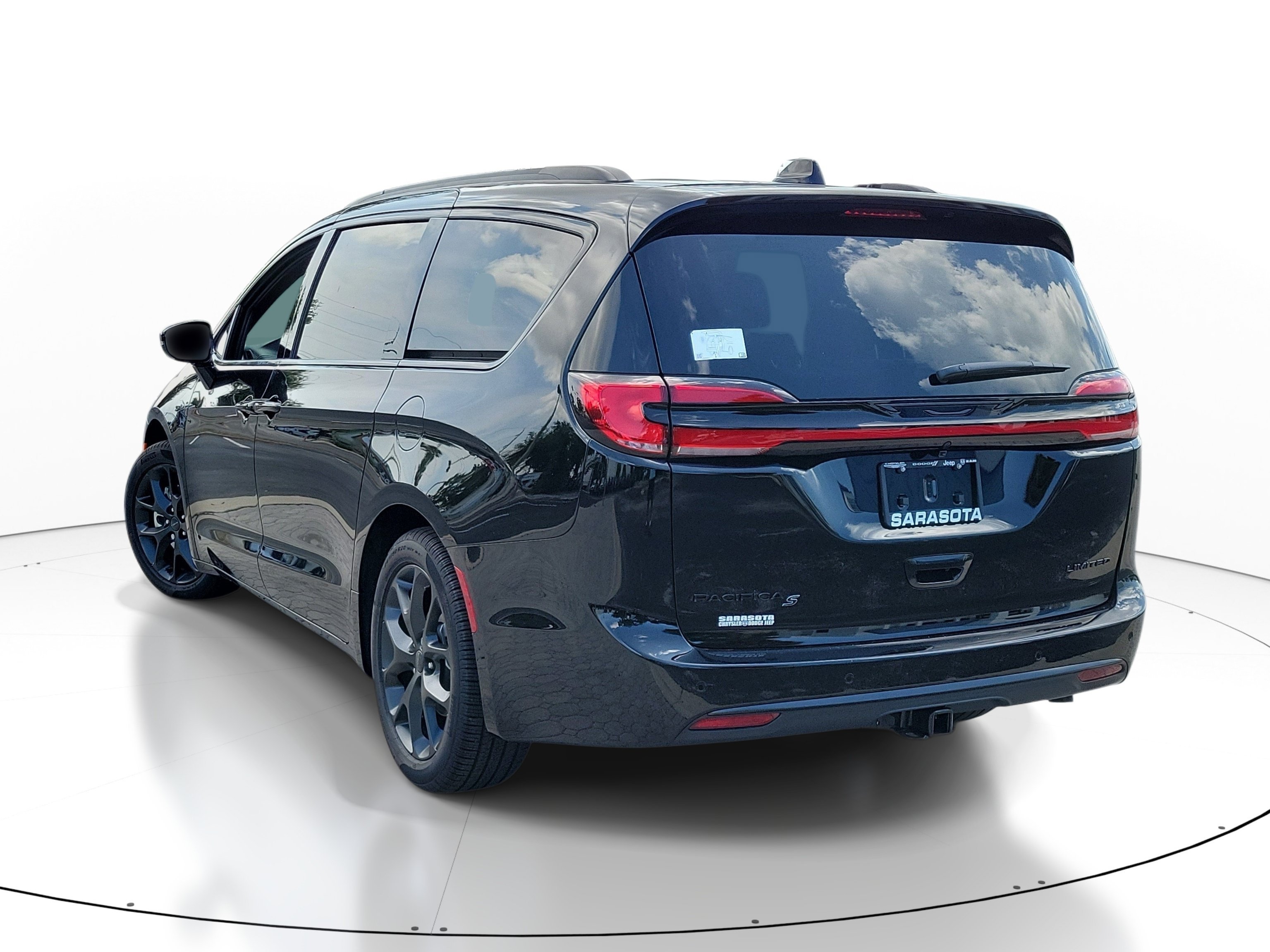 New 2027 Diamond Black Crystal Pearl-Coat Exterior Paint Chrysler Limited image 4