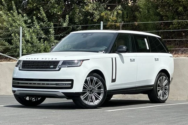 New 2026 Fuji White Land Rover SE image 1