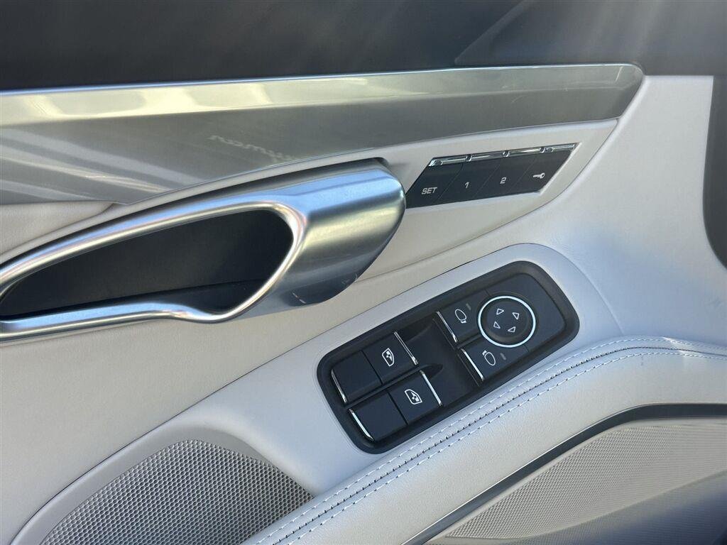 Used 2024  Porsche Style Edition image 15