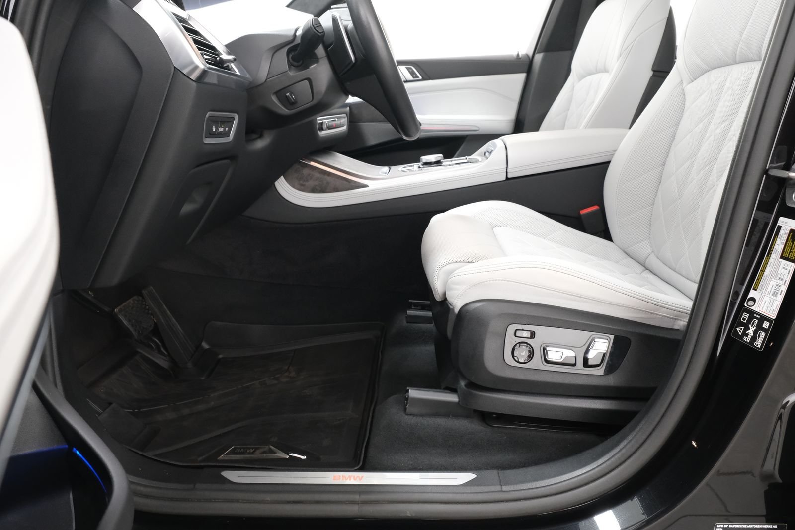 Used 2024 Black Sapphire Metallic BMW xDrive40i image 30