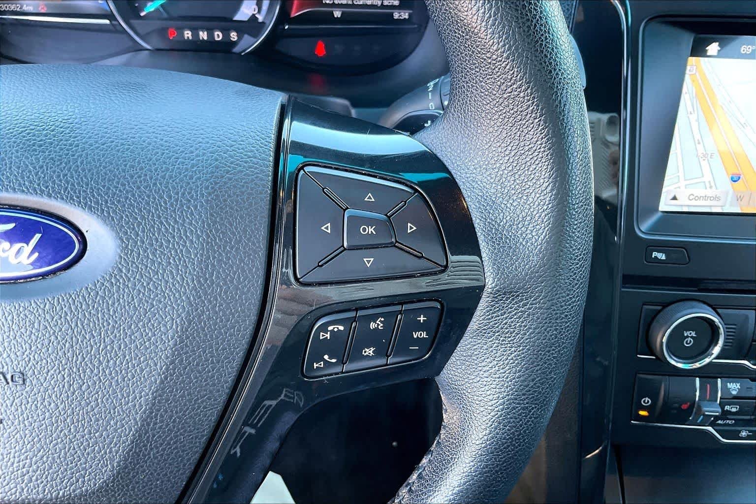 Used 2017 White Platinum Metallic Tri-Coat Ford XLT image 20