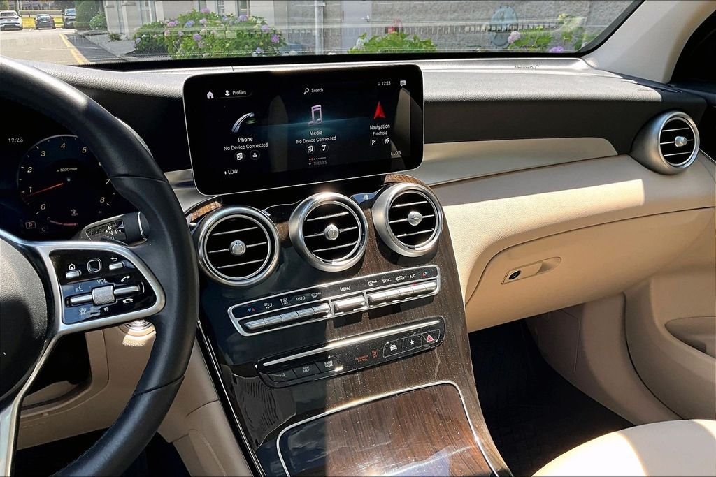 Certified Used 2021 White Mercedes-Benz GLC 300 image 6