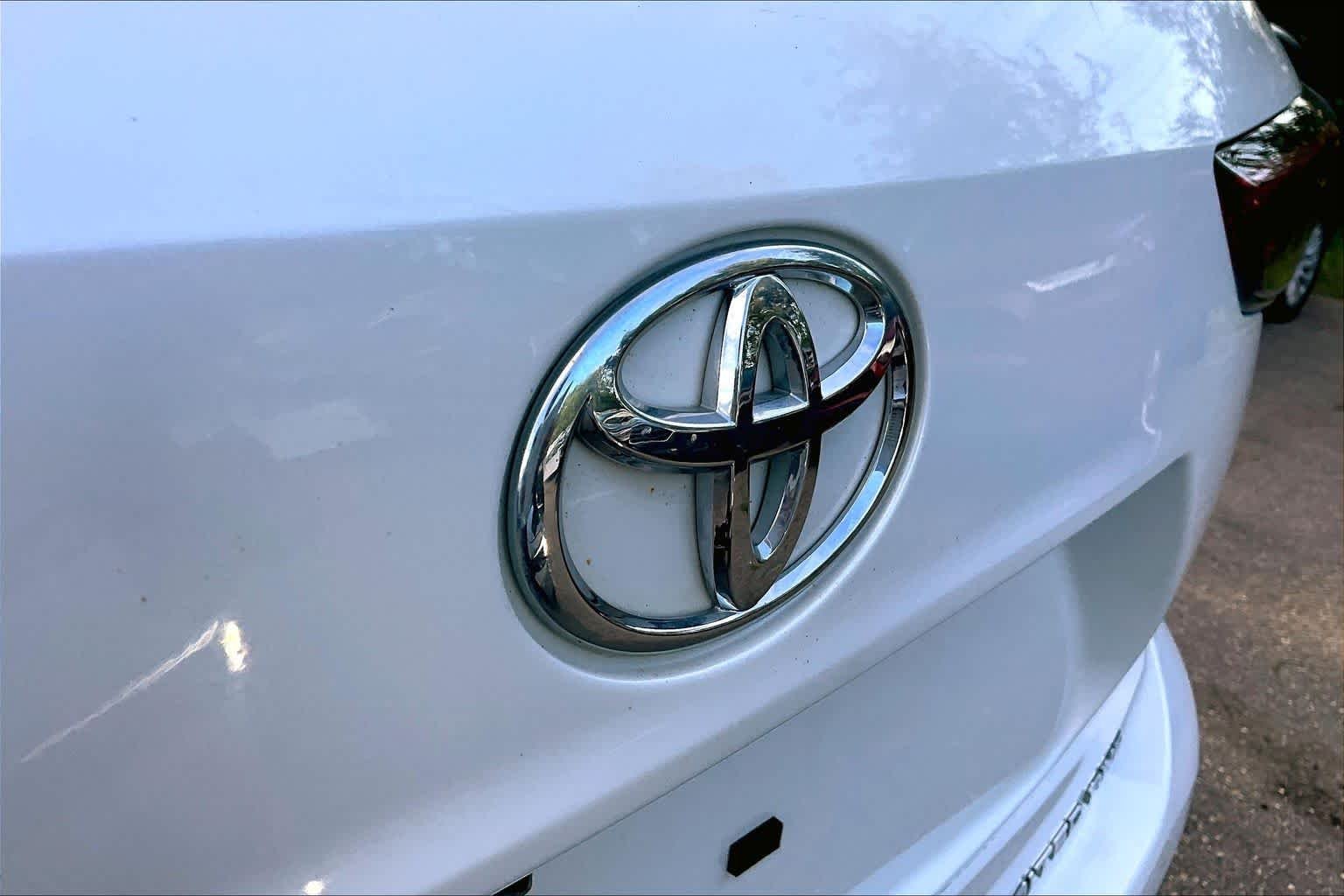 Used 2023 Wind Chill Pearl Toyota Limited image 30