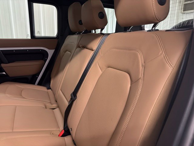 New 2026 Fuji White Land Rover X-Dynamic SE image 15