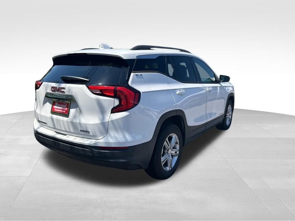 Used 2018 White GMC SLE image 2