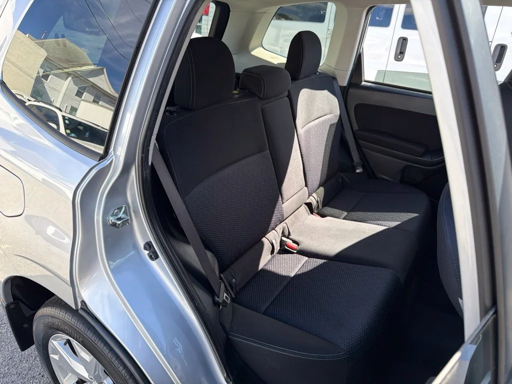 Used 2015 Silver Subaru 2.5i Premium image 17