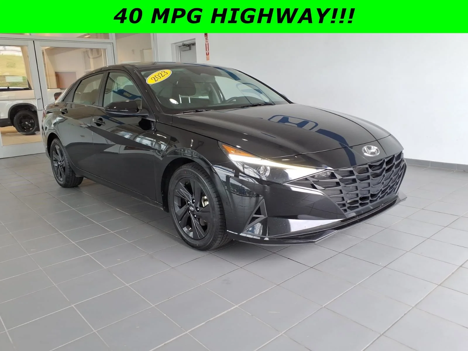 Used 2023 Phantom Black Hyundai SEL image 1