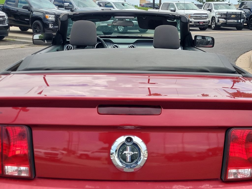 Used 2007 Red Ford V6 Deluxe image 12