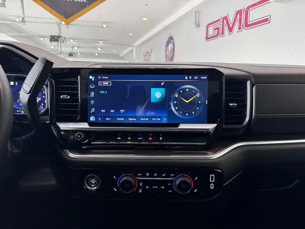 2023 Chevrolet Silverado 1500 LT - Photo 18