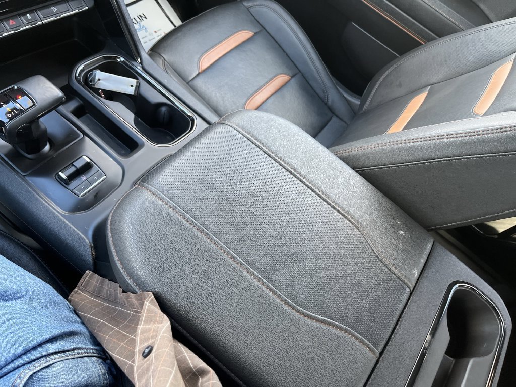Used 2023 White GMC AT4 image 27