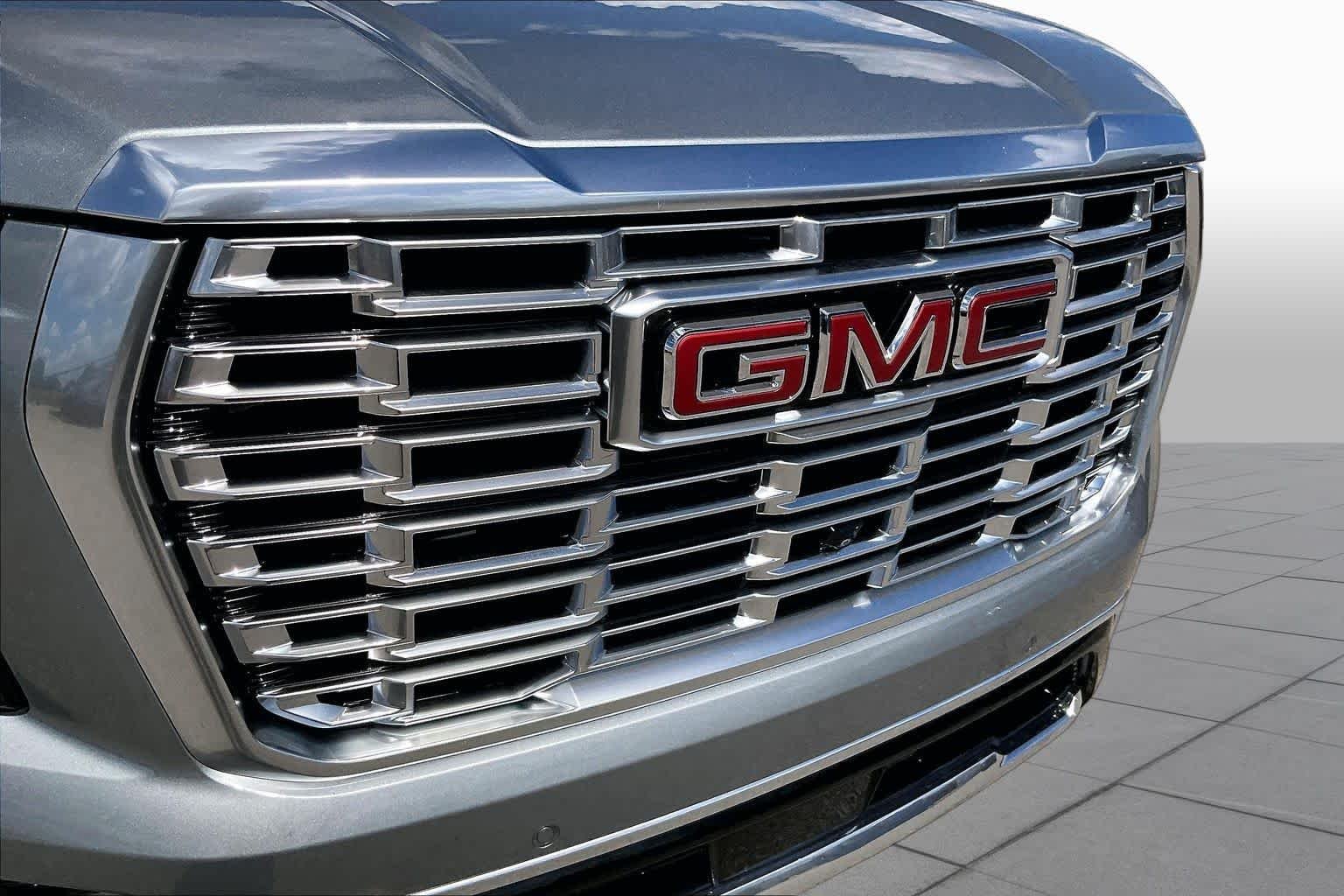 Used 2025 Sterling Metallic GMC Denali image 29