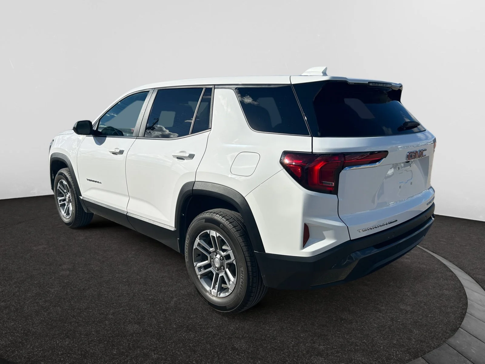 Used 2026 White GMC AWD Elevation image 3