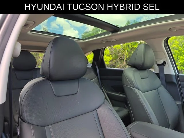 Used 2025 White Hyundai SEL Convenience image 11