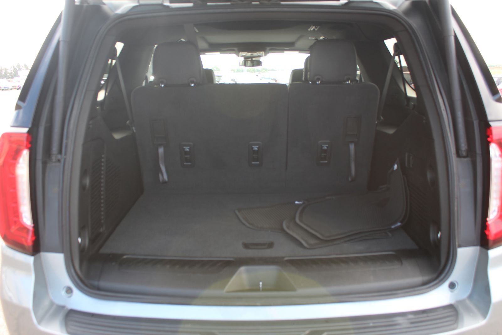 Used 2023 Sterling Metallic GMC SLT image 8