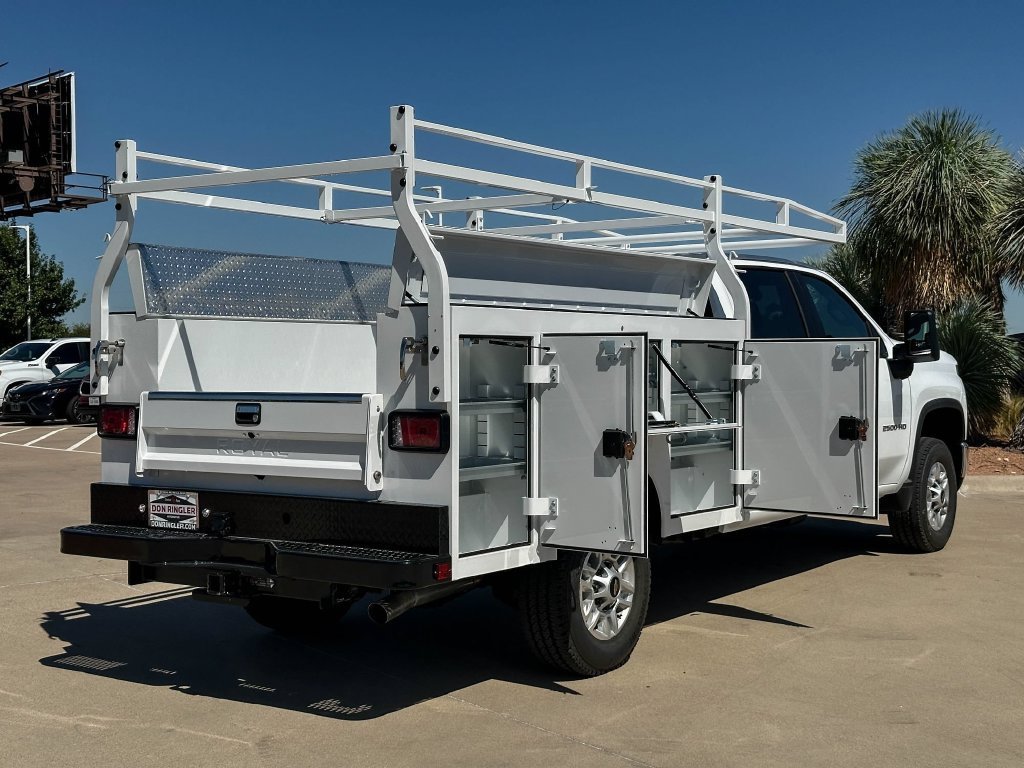 New 2026 Summit White Chevrolet WT image 9