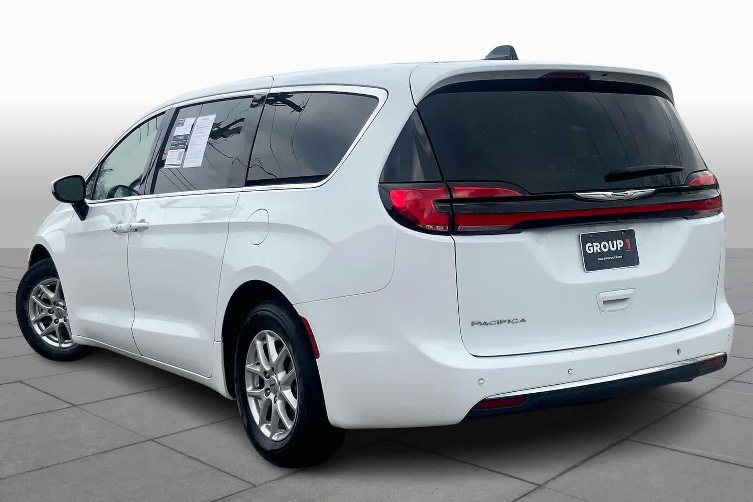 Used 2023 Bright White Clearcoat Chrysler Touring L image 20