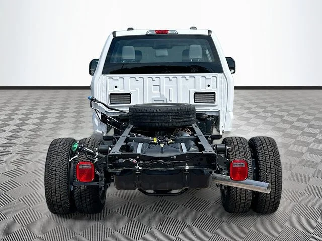 New 2026 Oxford White Ford XL image 5