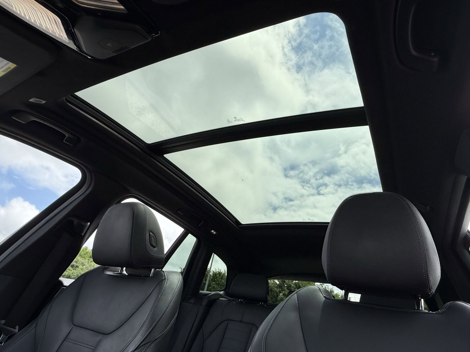 Used 2019 Blue BMW sDrive30i image 6