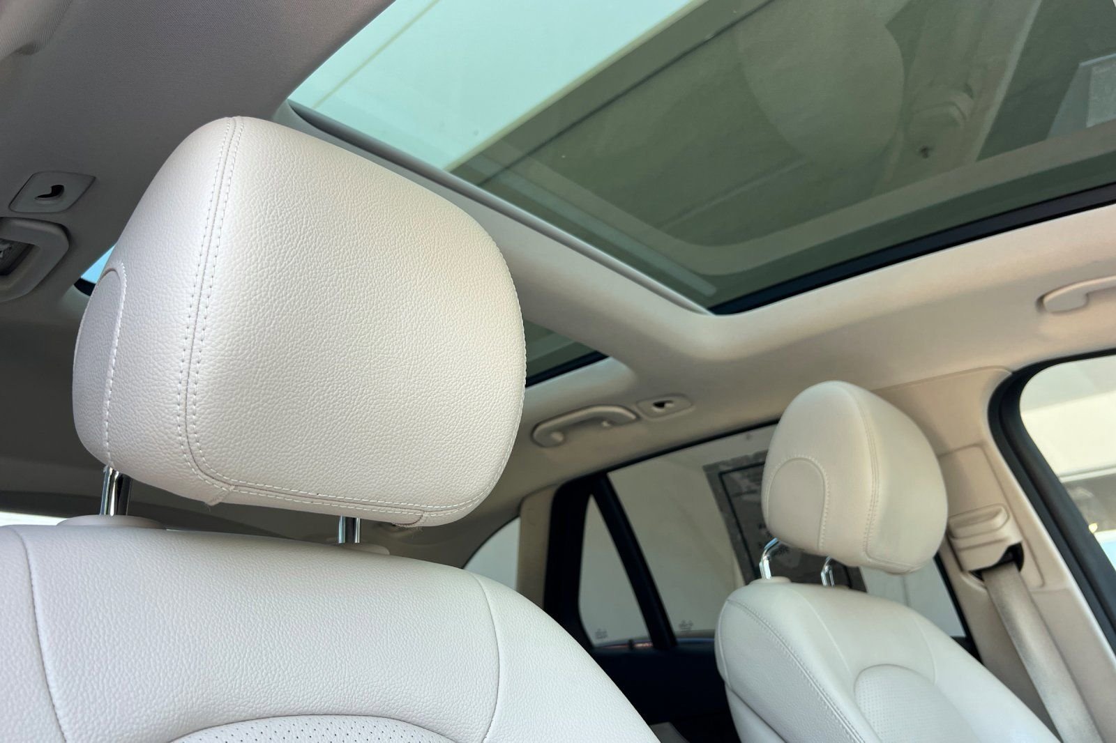 Used 2017 Lunar Blue Metallic Mercedes-Benz 300 image 21