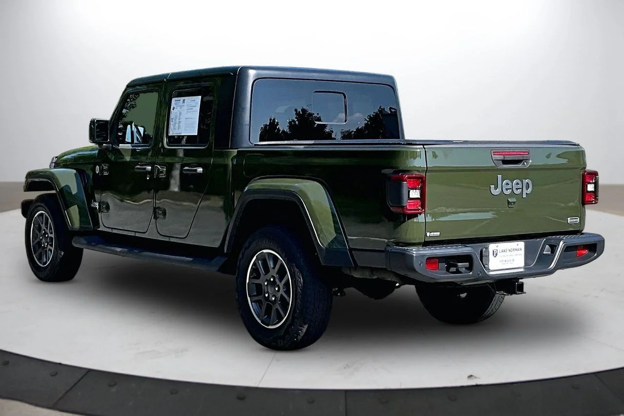 Used 2022 Green Jeep Overland image 7